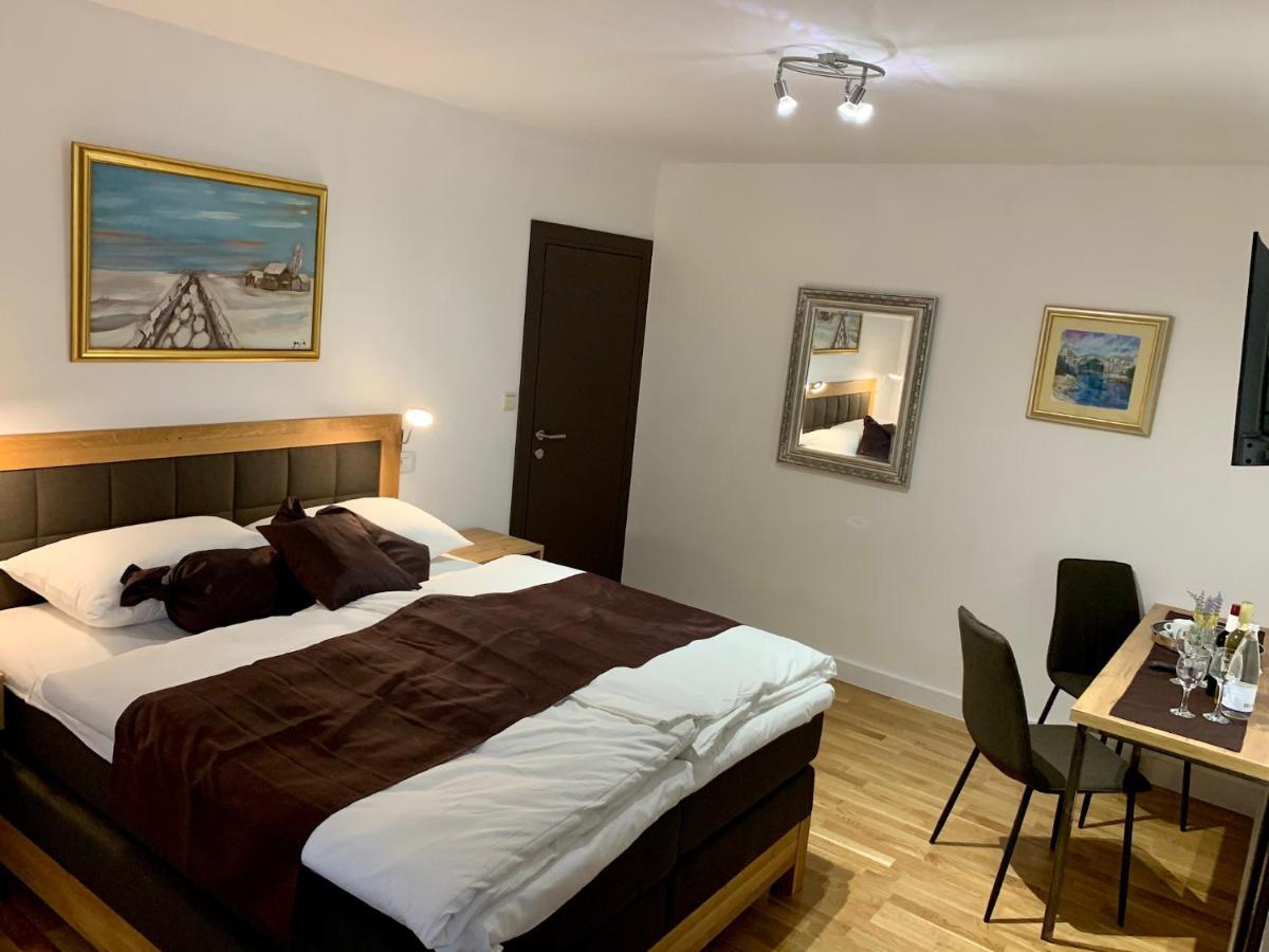 Motel Kiwi Grude Exteriör bild